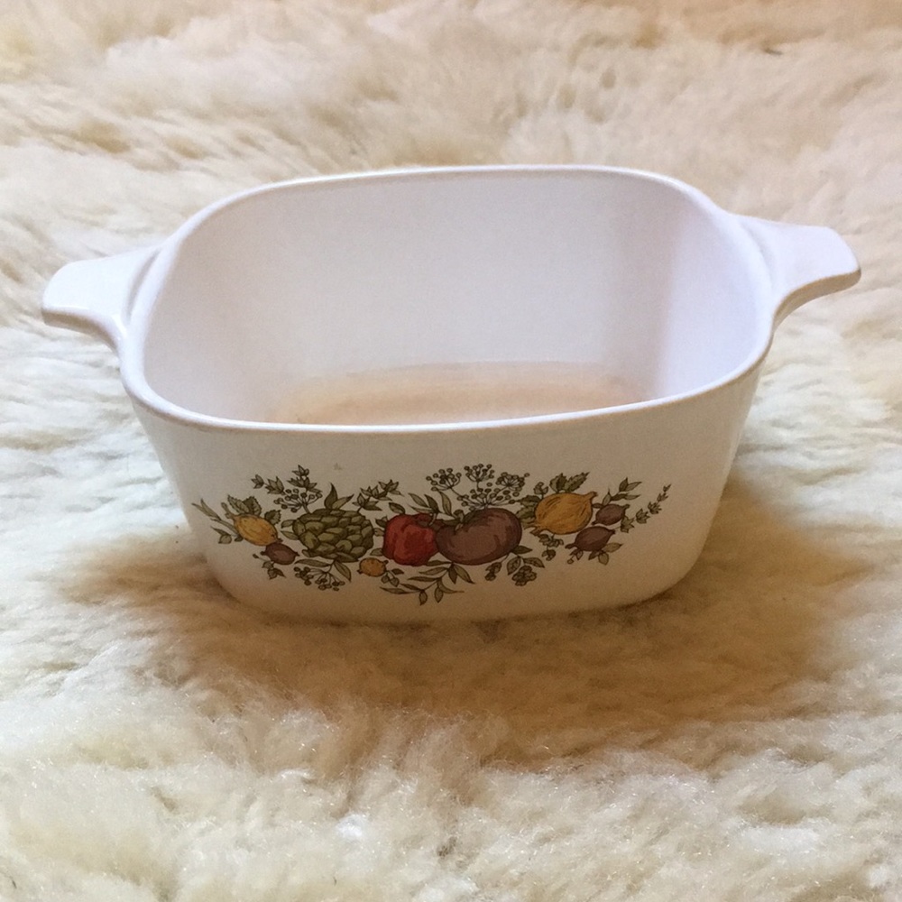 Vintage Corning Ware 2 3/4 cup Casserole Dish